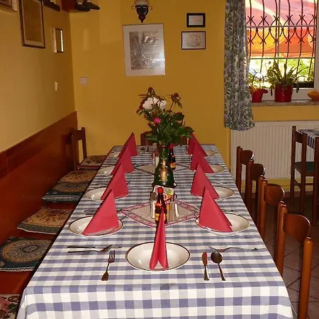 Konukevi Rodinny S Restauraci - Hospudka Na Navsi *