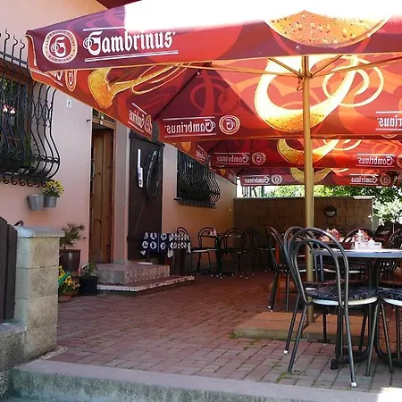 게스트하우스 Rodinny S Restauraci - Hospudka Na Navsi Hlásná Třebaň