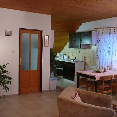 Πανσιόν Rodinny S Restauraci - Hospudka Na Navsi